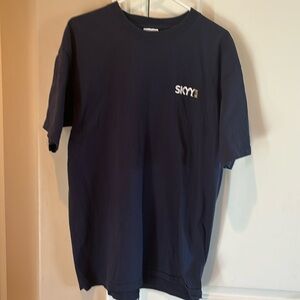 Men’s Skyy Blue Vodka Short Sleeve T-shirt Size XL.